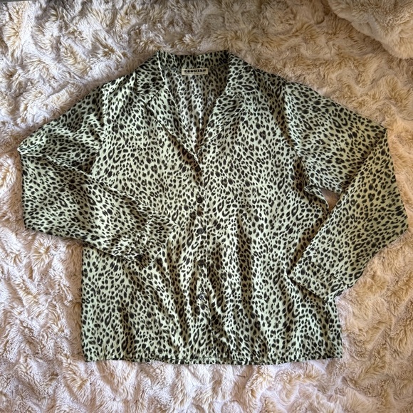 Ecowish Leopard Print Long Sleeve Blouse size L - Picture 9 of 10